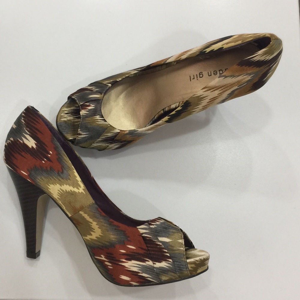 Host Pick✨Madden Girl Fabric Heels - Picture 2 of 6